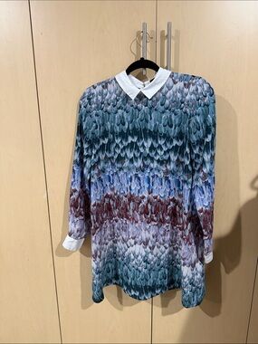 BCBGMaxAzria Multicolor Feather-Print Tunic with White Collar